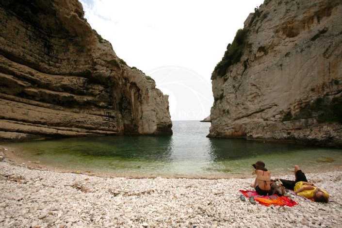 Isola-di-Vis-Baia-Stiniva©neviodoz